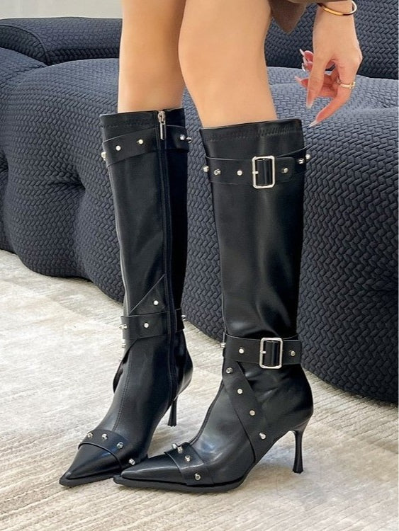 Botas de moda con tacón alto, puntera en punta y tachuelas