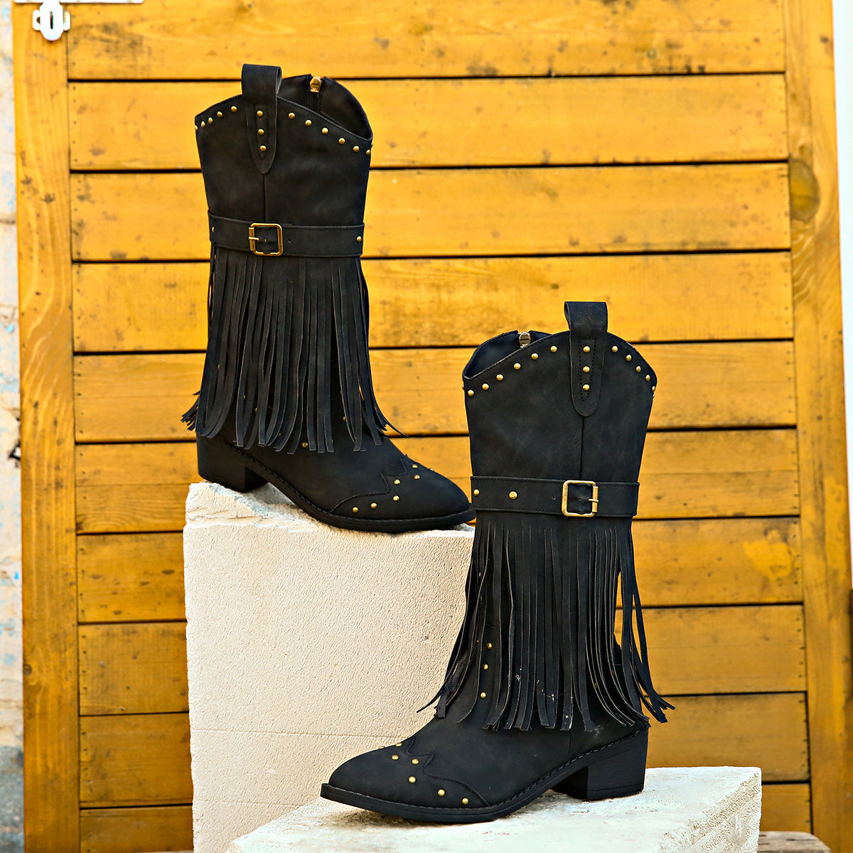 Botas de montar retro con flecos, remaches y cinturón