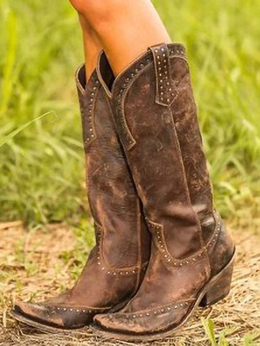 Botas camperas vintage con tachuelas