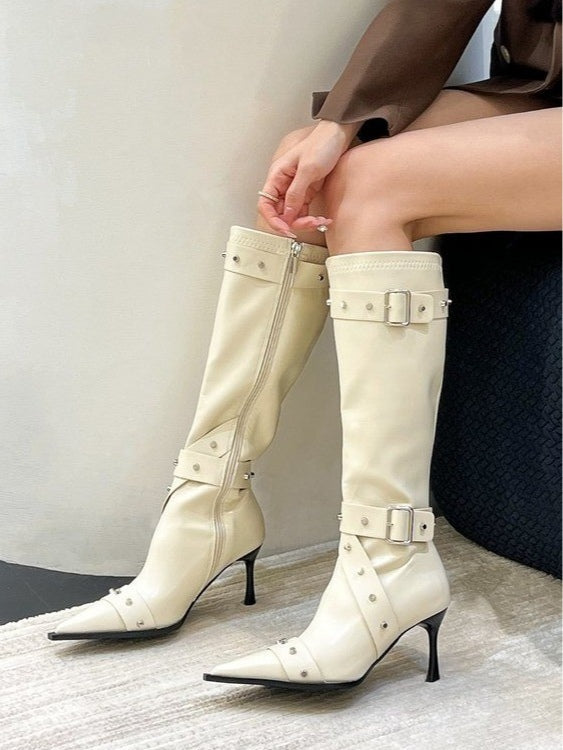Botas de moda con tacón alto, puntera en punta y tachuelas