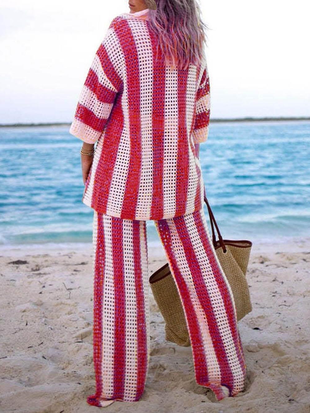 Conjunto de camisa a rayas con escote en pico y calados y pantalón ancho