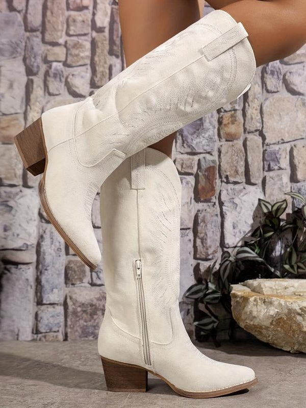 Botas estilo cigarrillo de tacón bajo