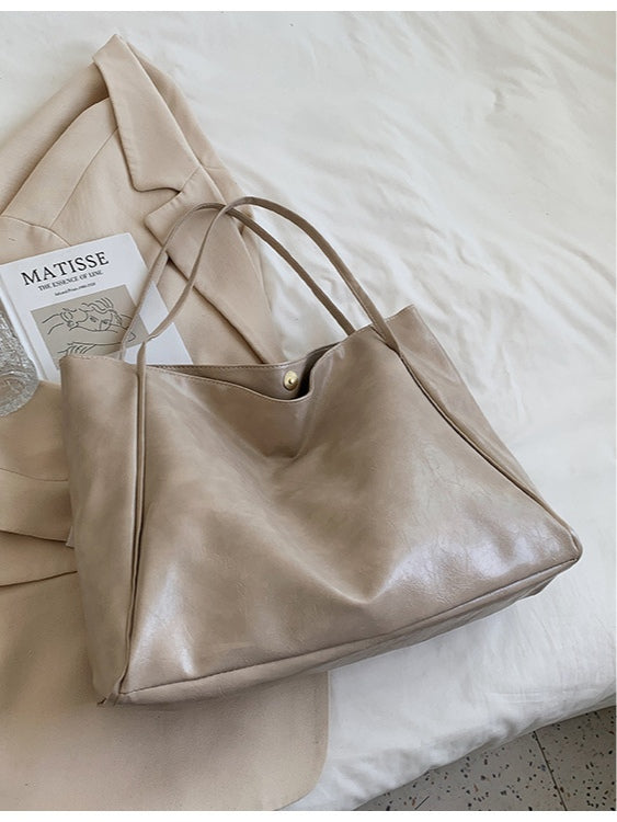 Bolso bucket de hombro grande de piel sintética suave