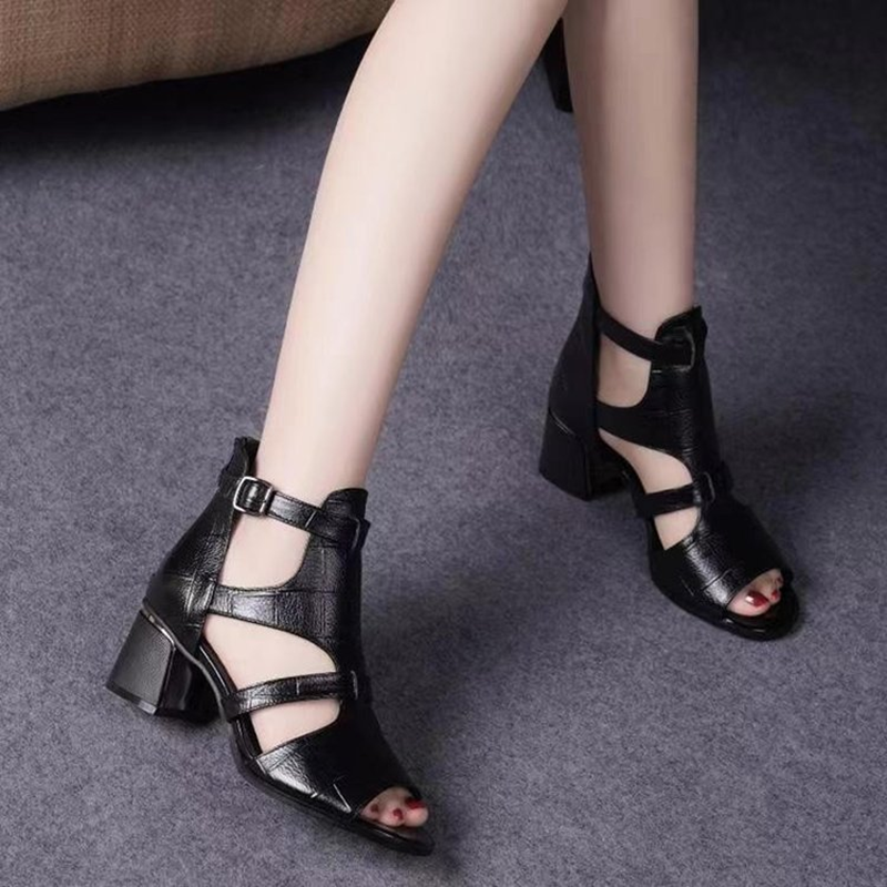 Botines vintage abiertos con calados y acabado efecto cocodrilo