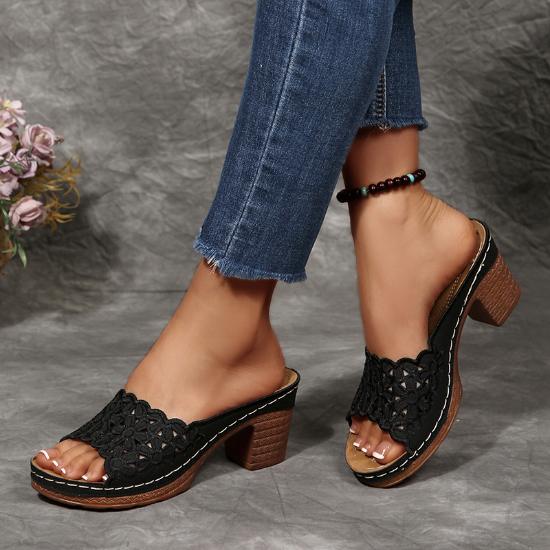 Mules de tacón ancho con plataforma y calados florales