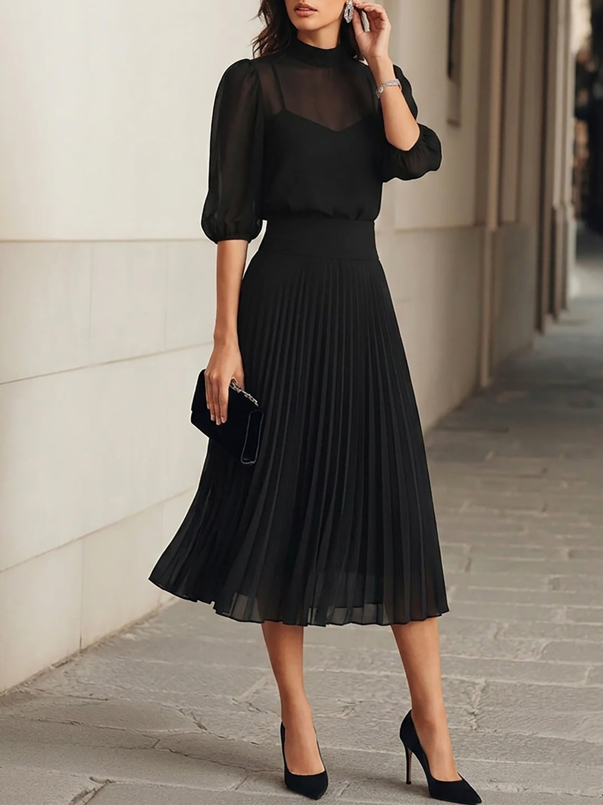 Conjunto de tres piezas negro: top de gasa y falda midi plisada