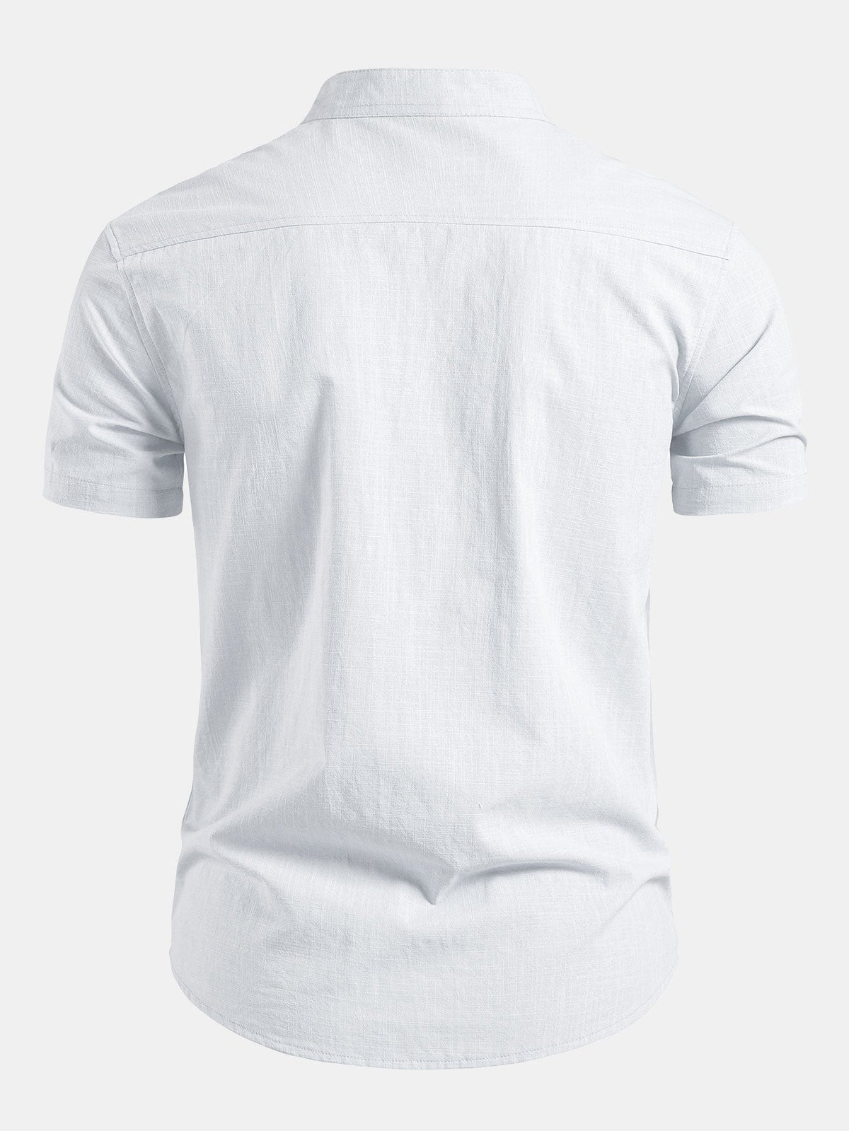 Camisa de lino de manga corta con cuello mao y pantalones de pierna recta con textura arrugada