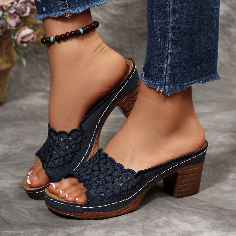 Mules de tacón ancho con plataforma y calados florales