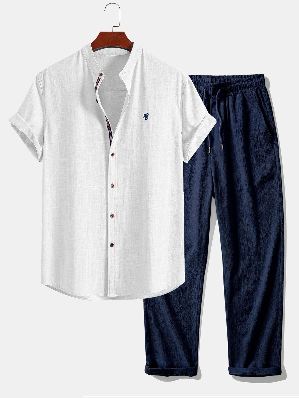 Camisa de lino de manga corta con cuello mao y pantalones de pierna recta con textura arrugada