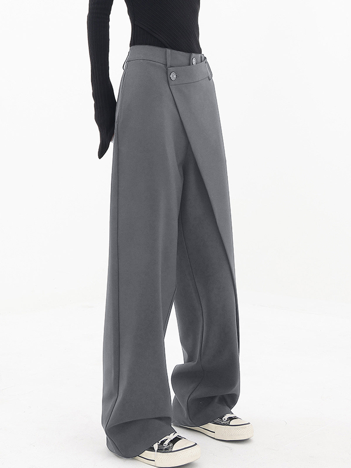 Pantalón ancho holgado asimétrico con capas y botones