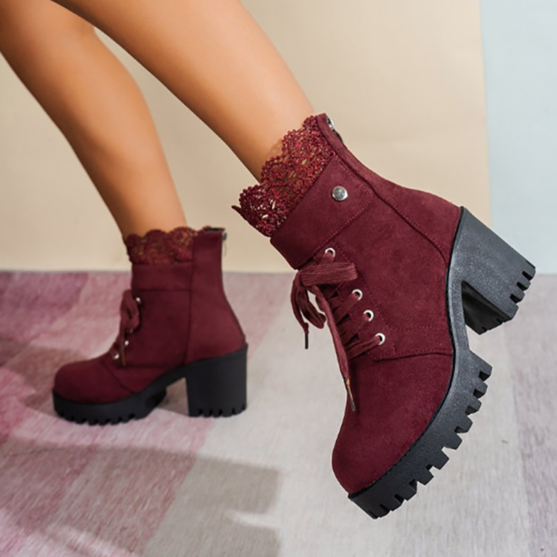 Botines con cordones y tacón ancho