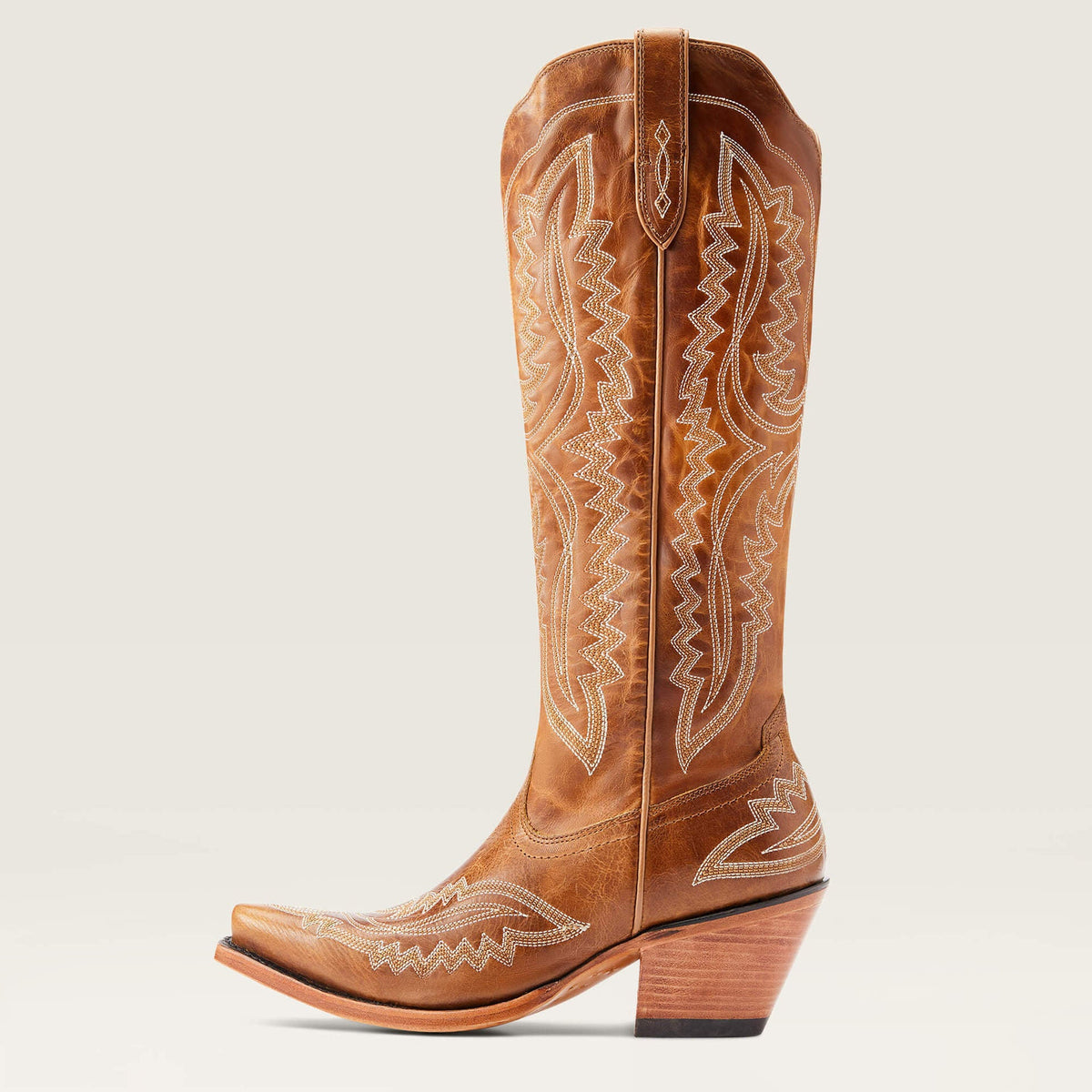 Botas camperas bordadas de puntera en punta