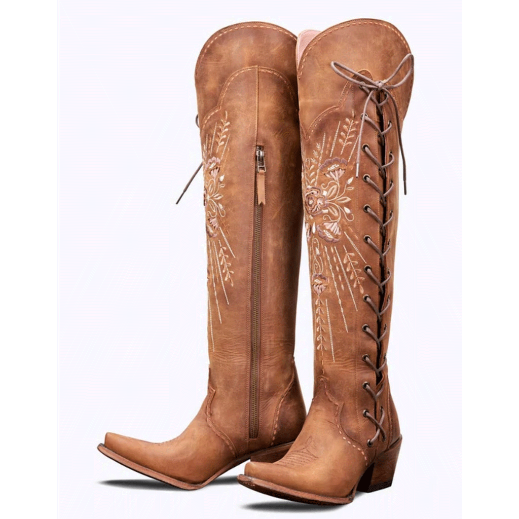 Botas camperas bordadas con cordones