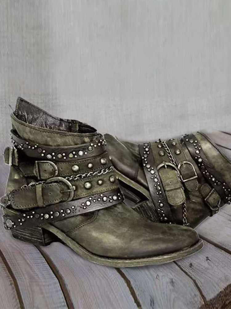 Botines vintage lavados con hebillas y tachuelas