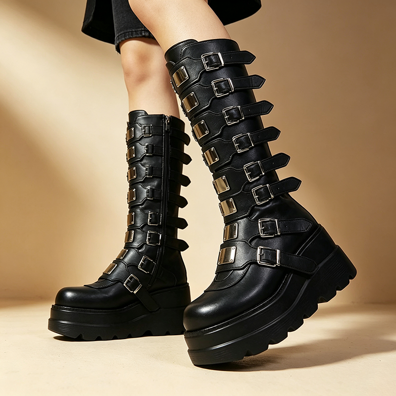 Botas de caña alta con plataforma y varias hebillas