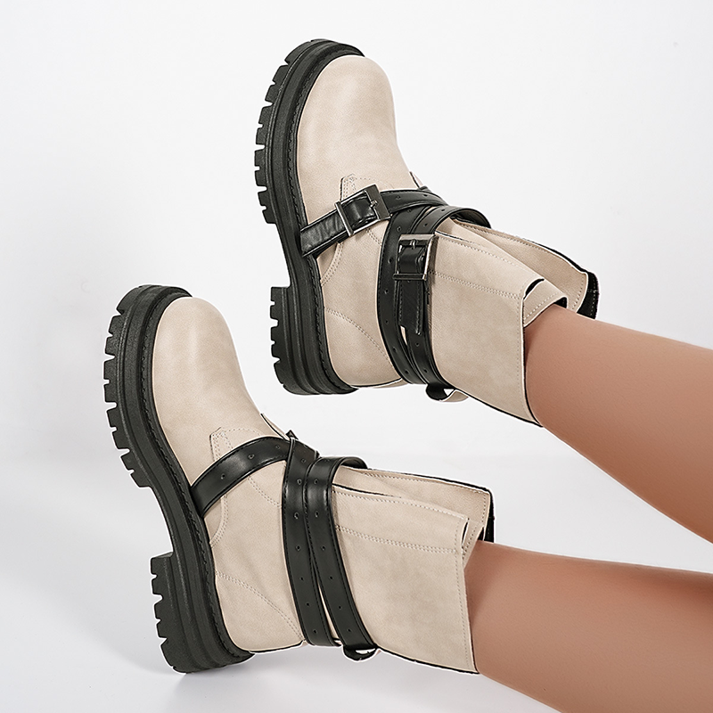 Botas retro con plataforma y tira con hebilla