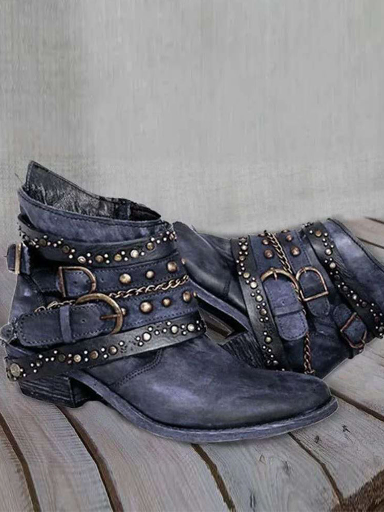 Botines vintage lavados con hebillas y tachuelas