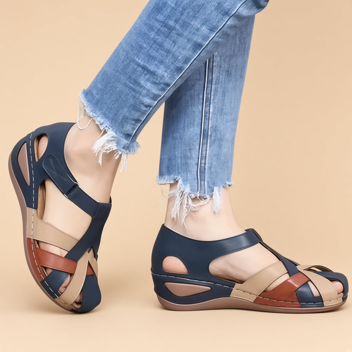 Sandalias cerradas de tiras cruzadas con bloques de color