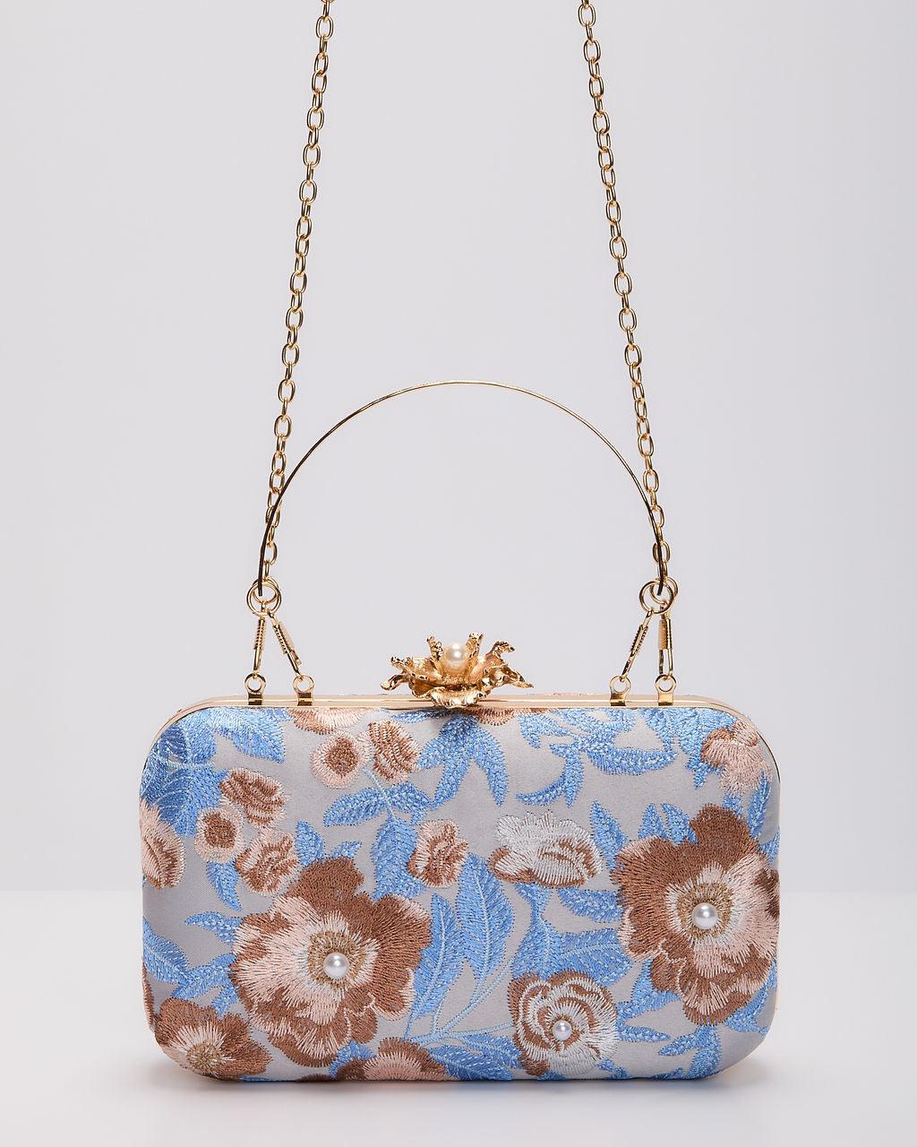 Clutch rígido con bordado de fresias