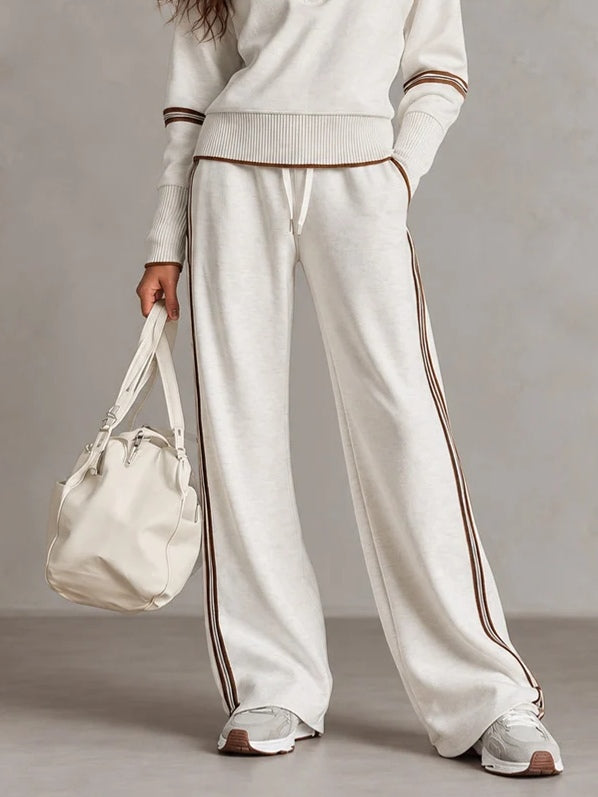 Conjunto de sudadera acanalada blanca con media cremallera y pantalón ancho con bloques de color