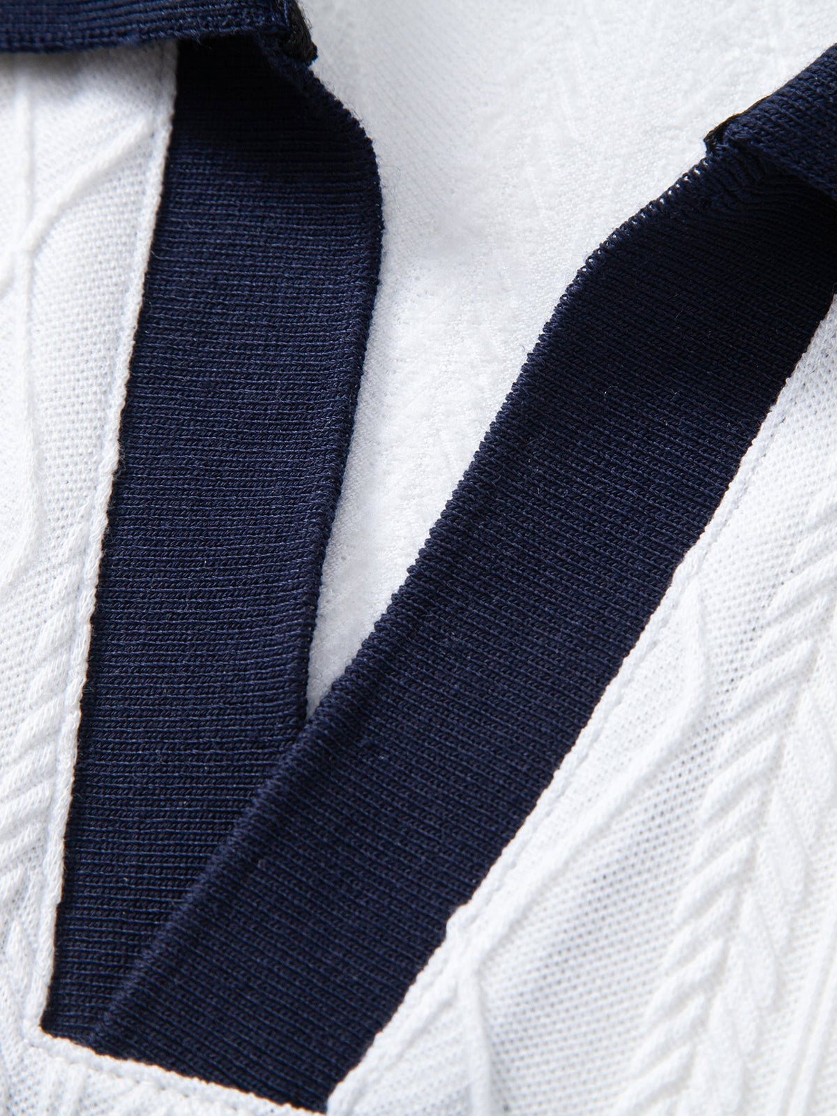 Polo de punto jacquard con geometría de contraste