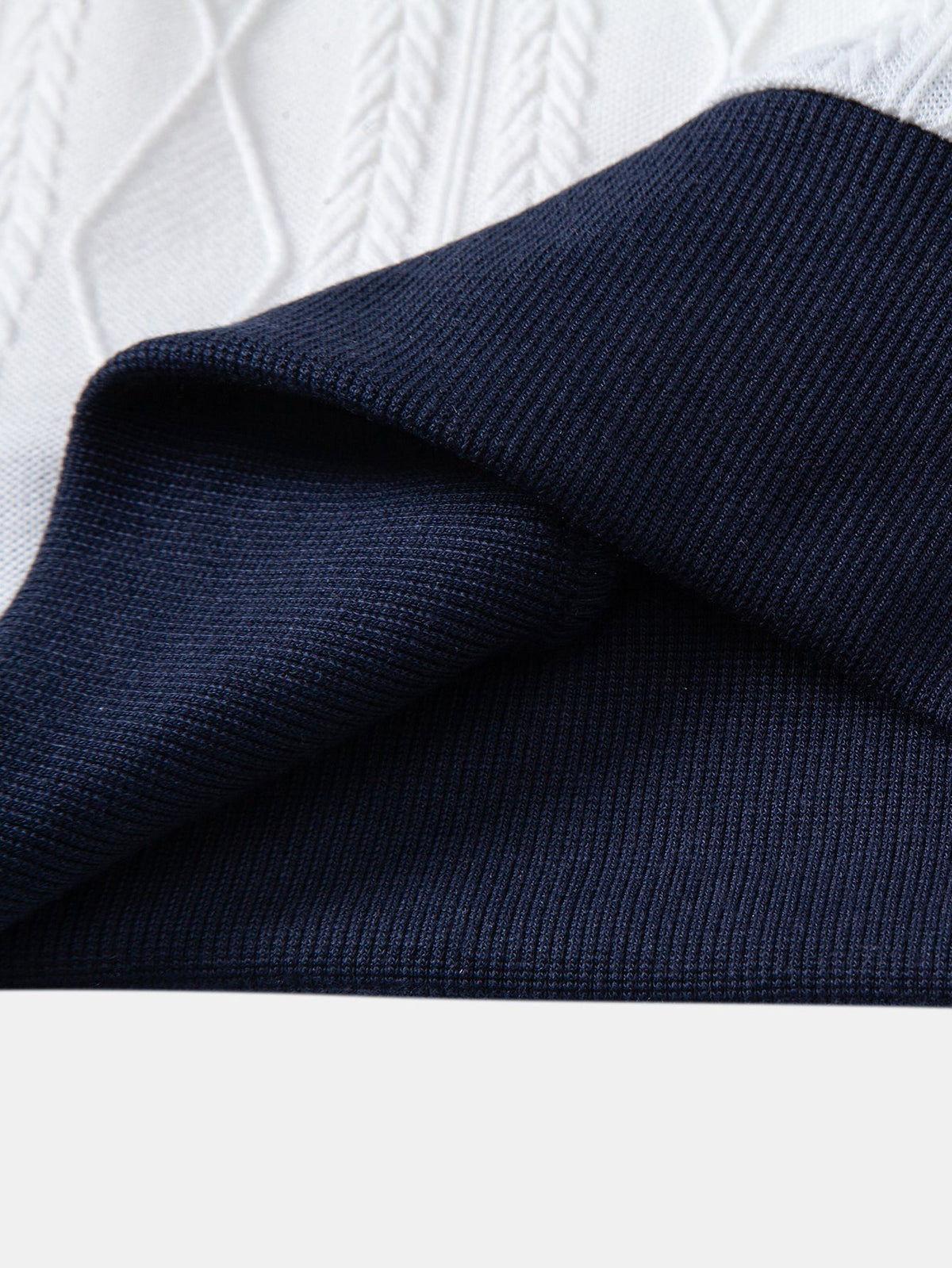 Polo de punto jacquard con geometría de contraste
