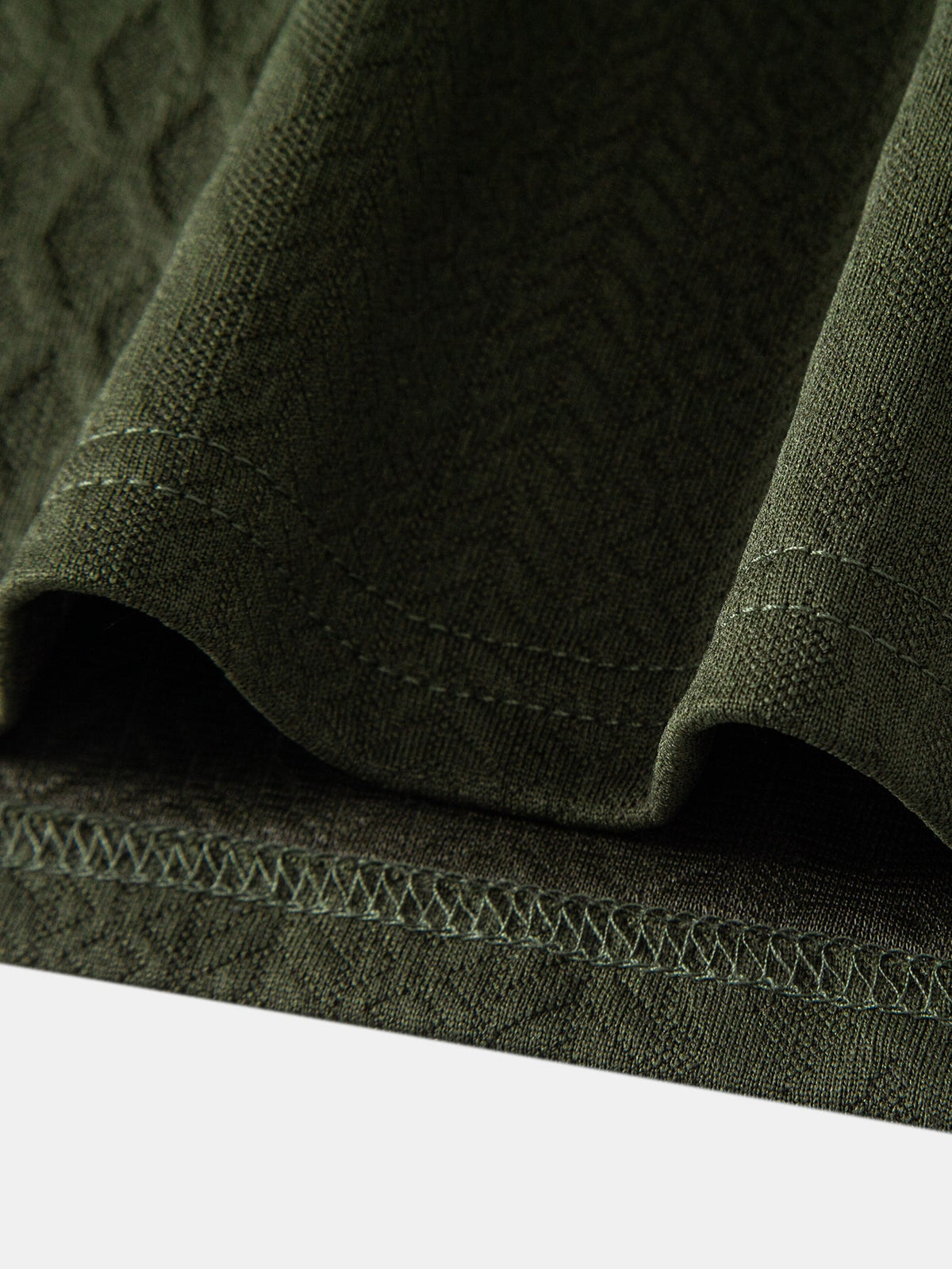 Polo de jacquard geométrico con cremallera