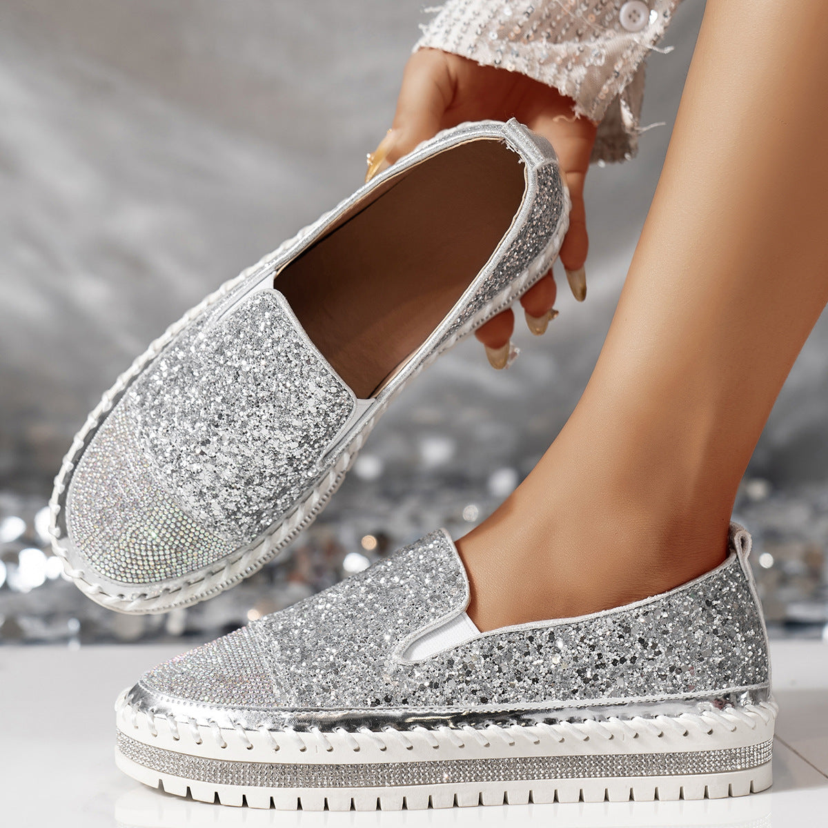 Zapatillas de plataforma con brillantes y cristales, sin cordones
