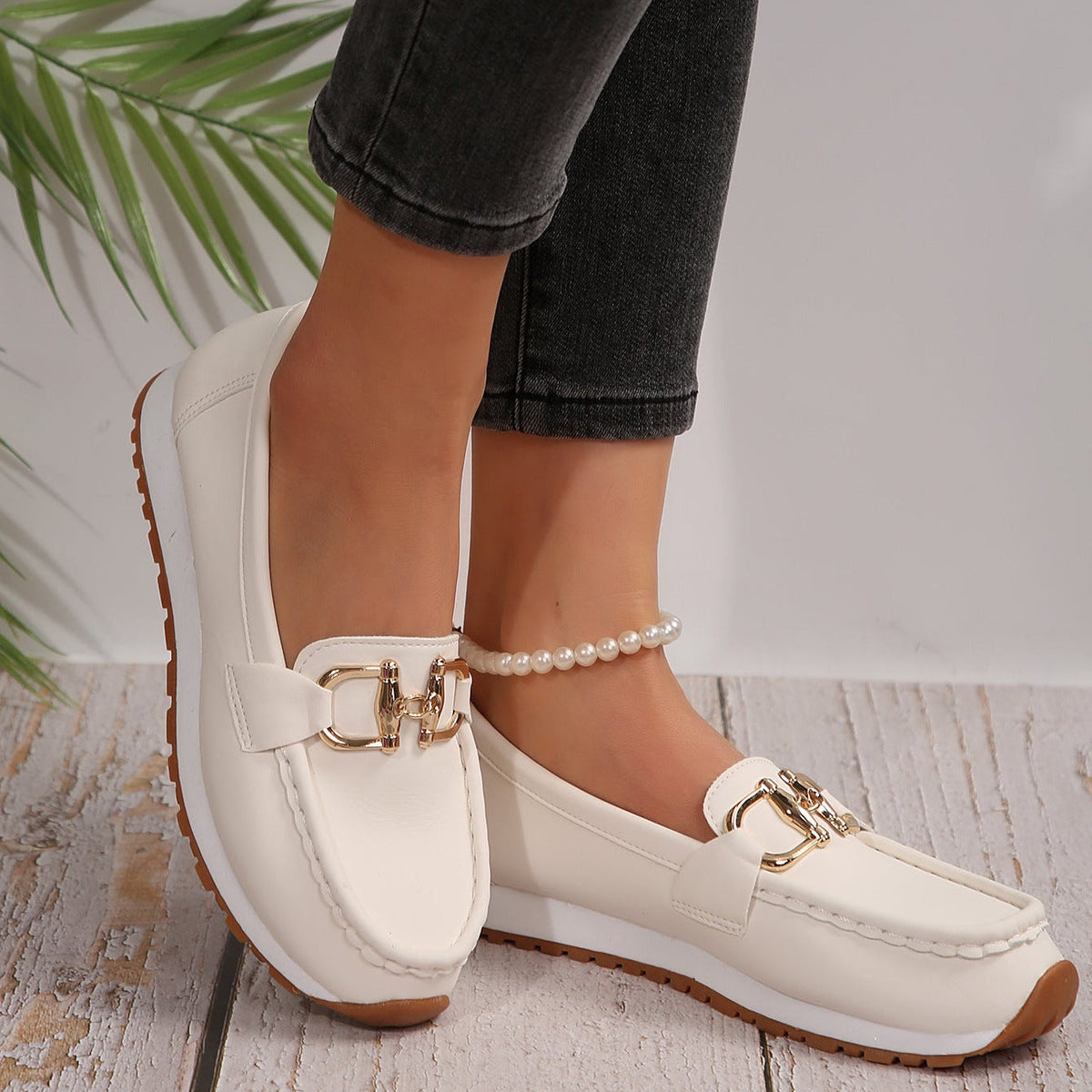 Mocasines con hebilla dorada y plataforma, cómodos y sin cordones