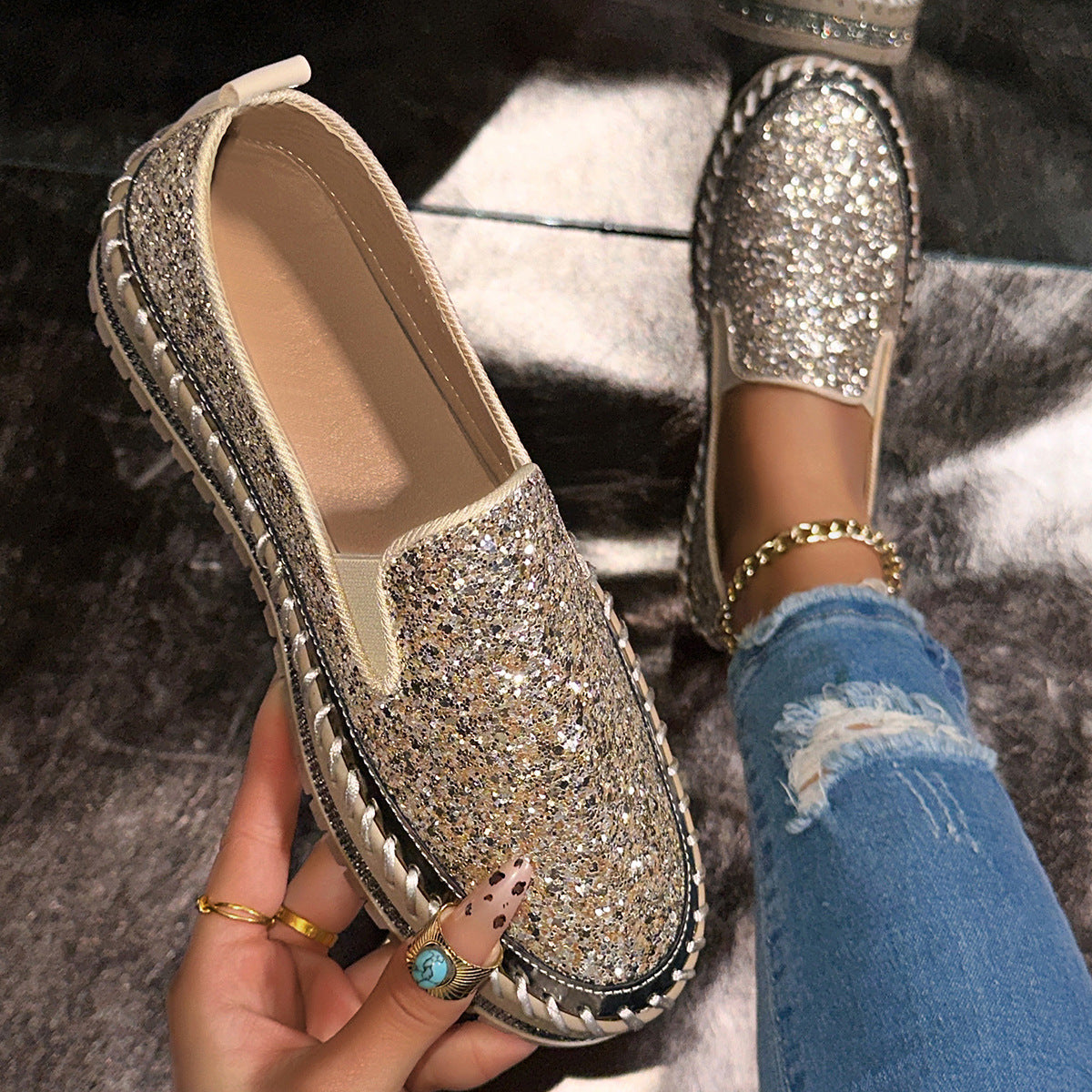 Zapatillas de plataforma con brillantes y cristales, sin cordones