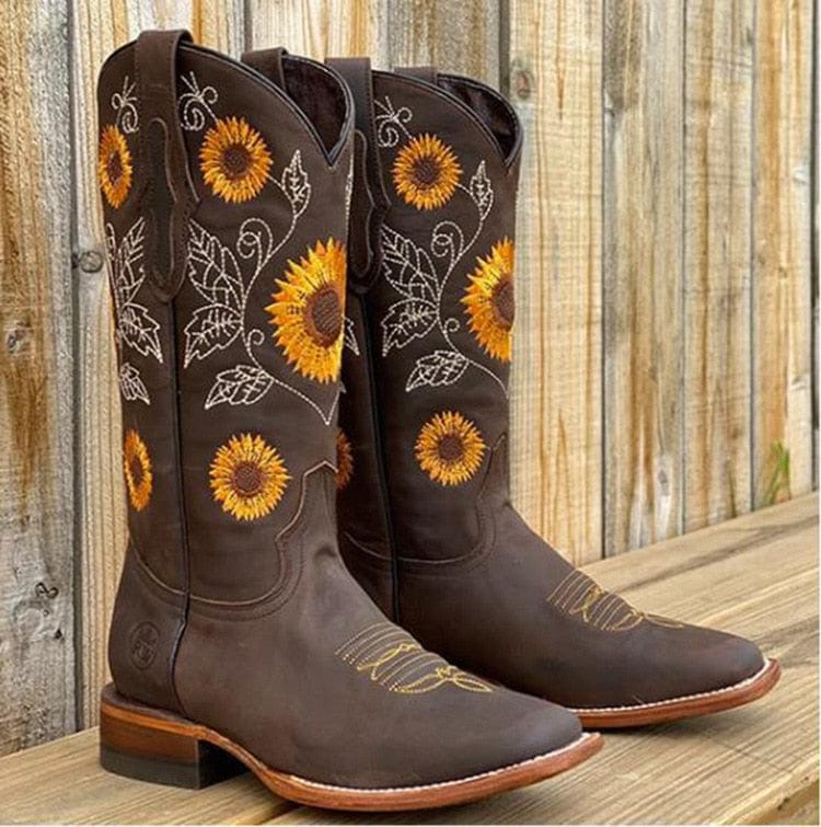 Botas Martin bordadas con girasoles estilo cowboy