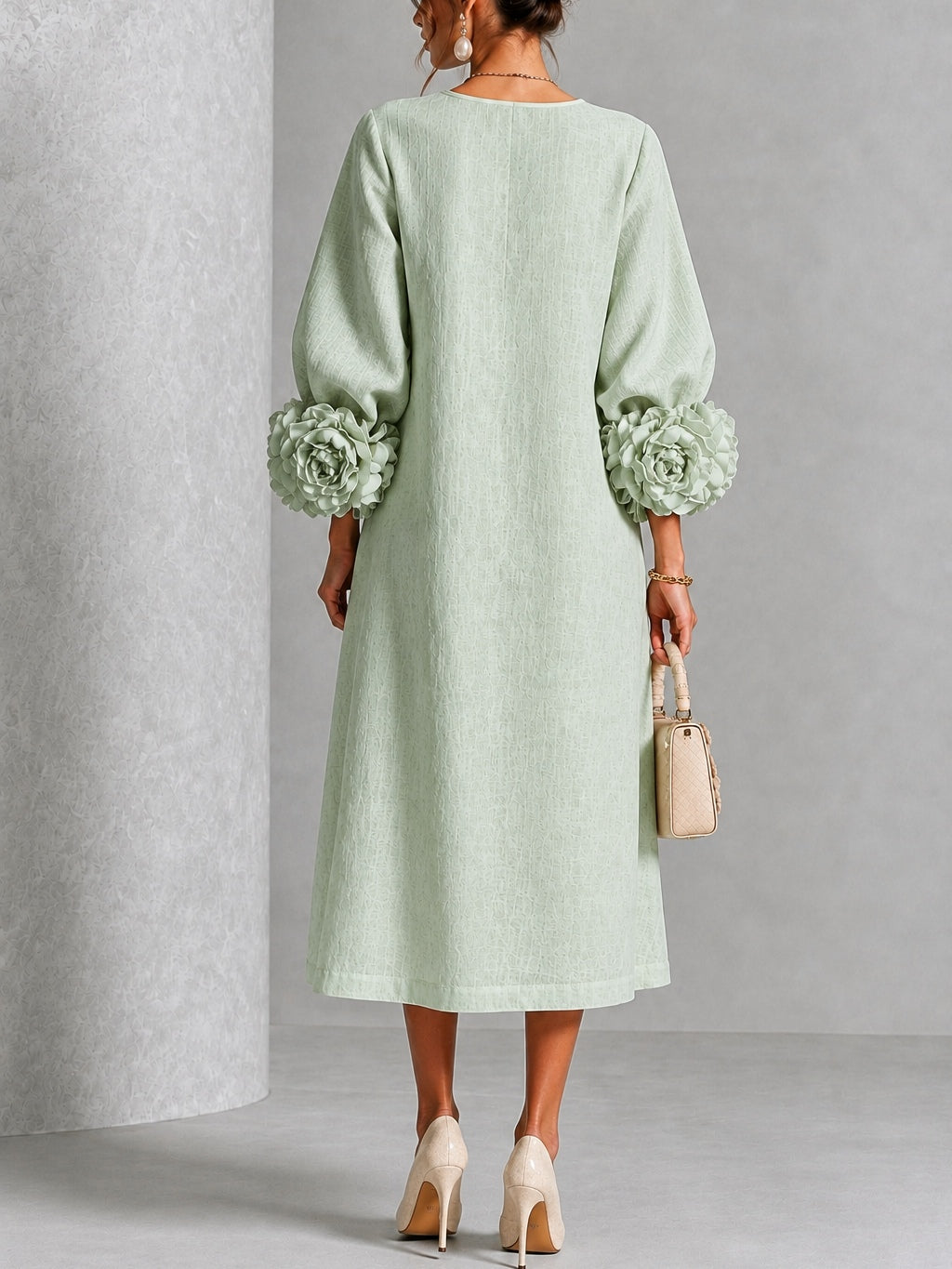 Vestido midi abotonado de flores en verde salvia con puños de flores
