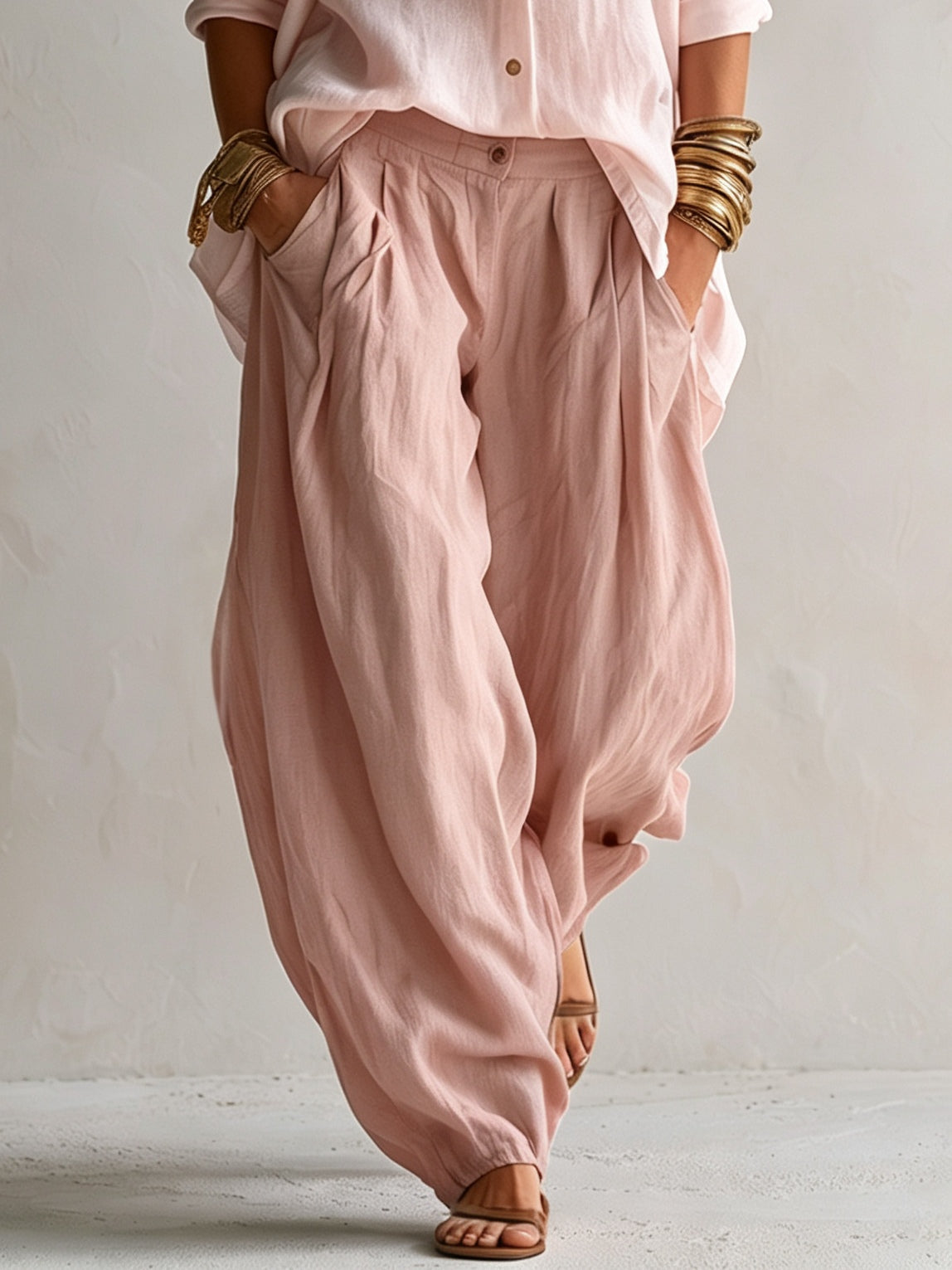 Conjunto de camisa rosa holgada y pantalón ancho tipo farol