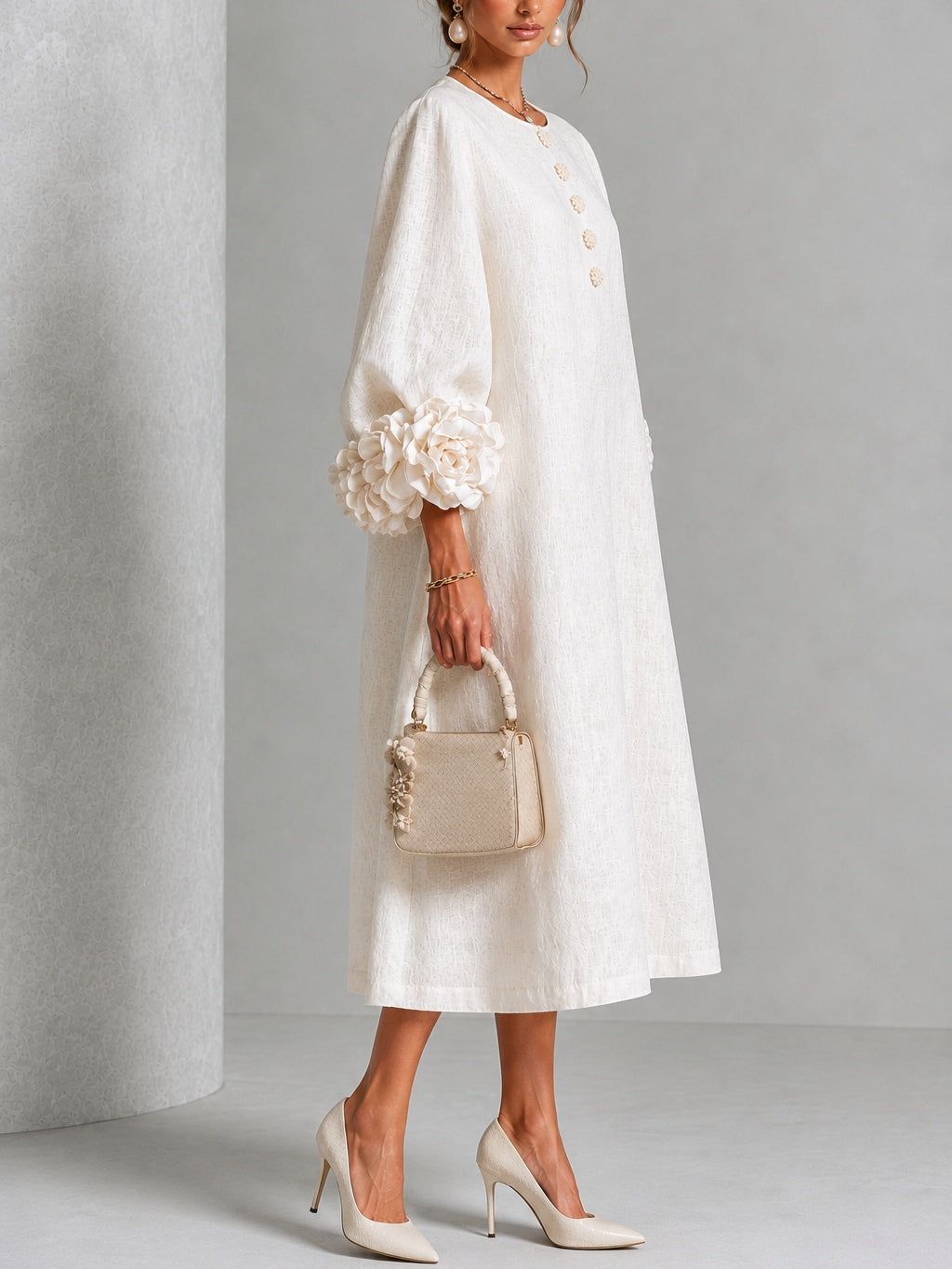 Vestido midi abotonado de flores en blanco con puños de flores