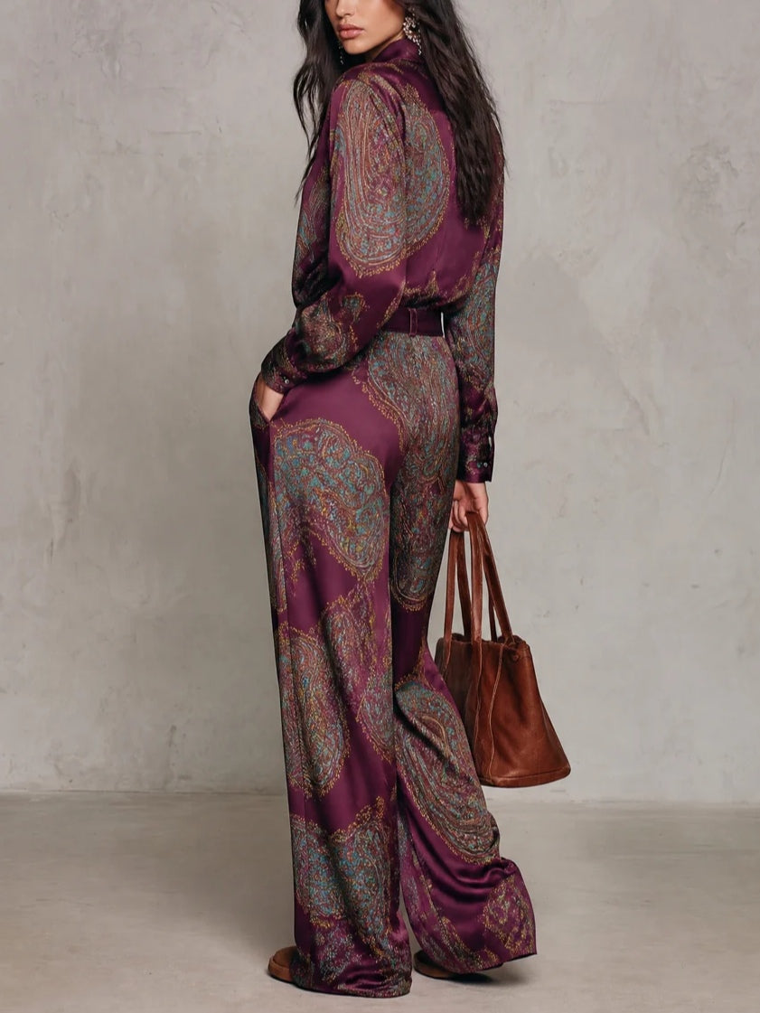 Conjunto de camisa de raso de manga larga con estampado cachemira burdeos-morado y pantalón ancho (con cinturón)