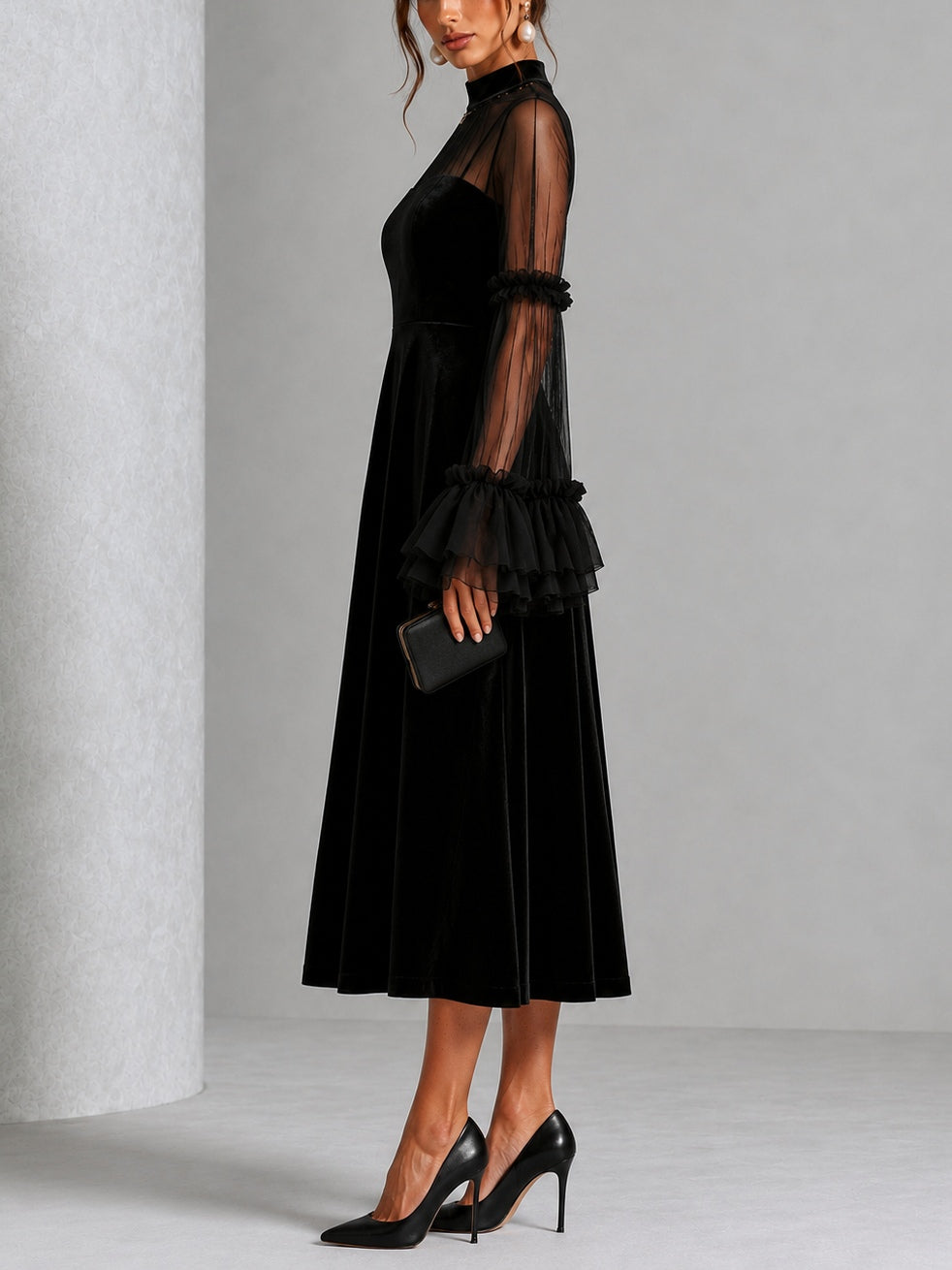 Vestido midi plisado negro de terciopelo y malla transparente