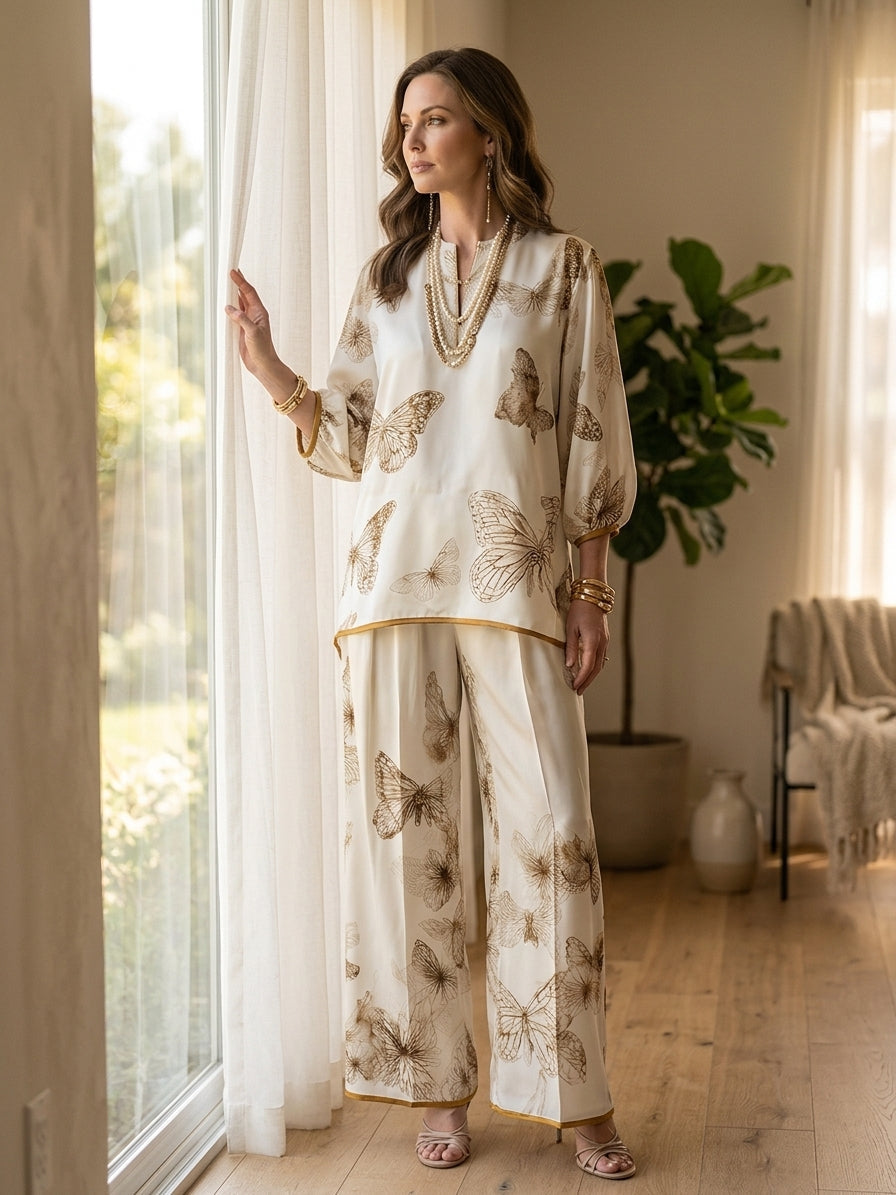 Conjunto de top de raso marfil con estampado de mariposas y pantalón ancho