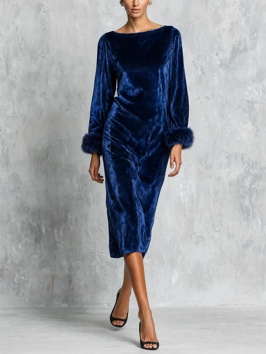 Vestido midi azul marino de terciopelo con cuello barco y puños de pelo sintético