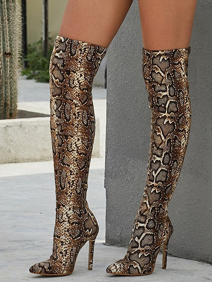 Botas marrones sobre la rodilla efecto piel de serpiente
