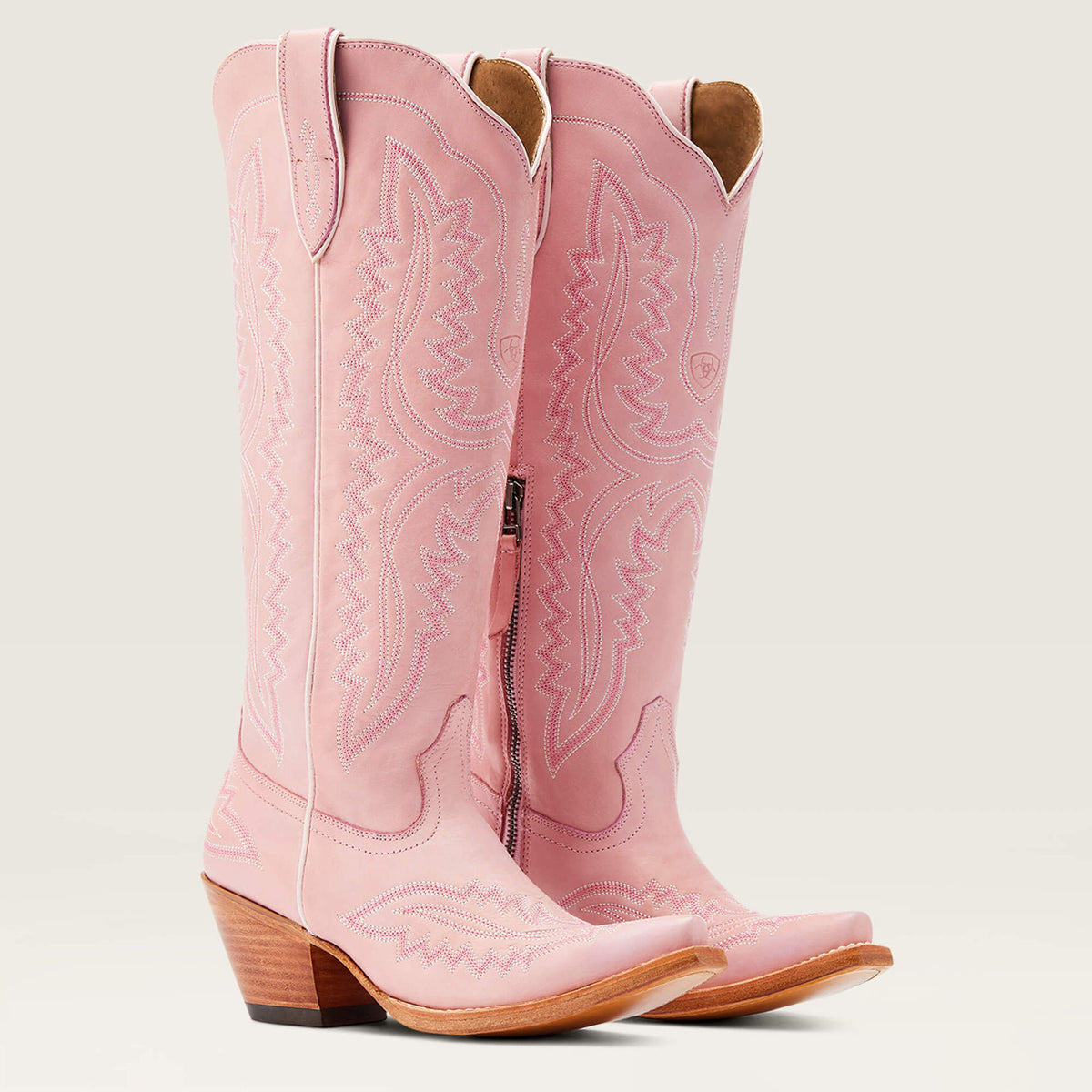 Botas camperas bordadas de puntera en punta
