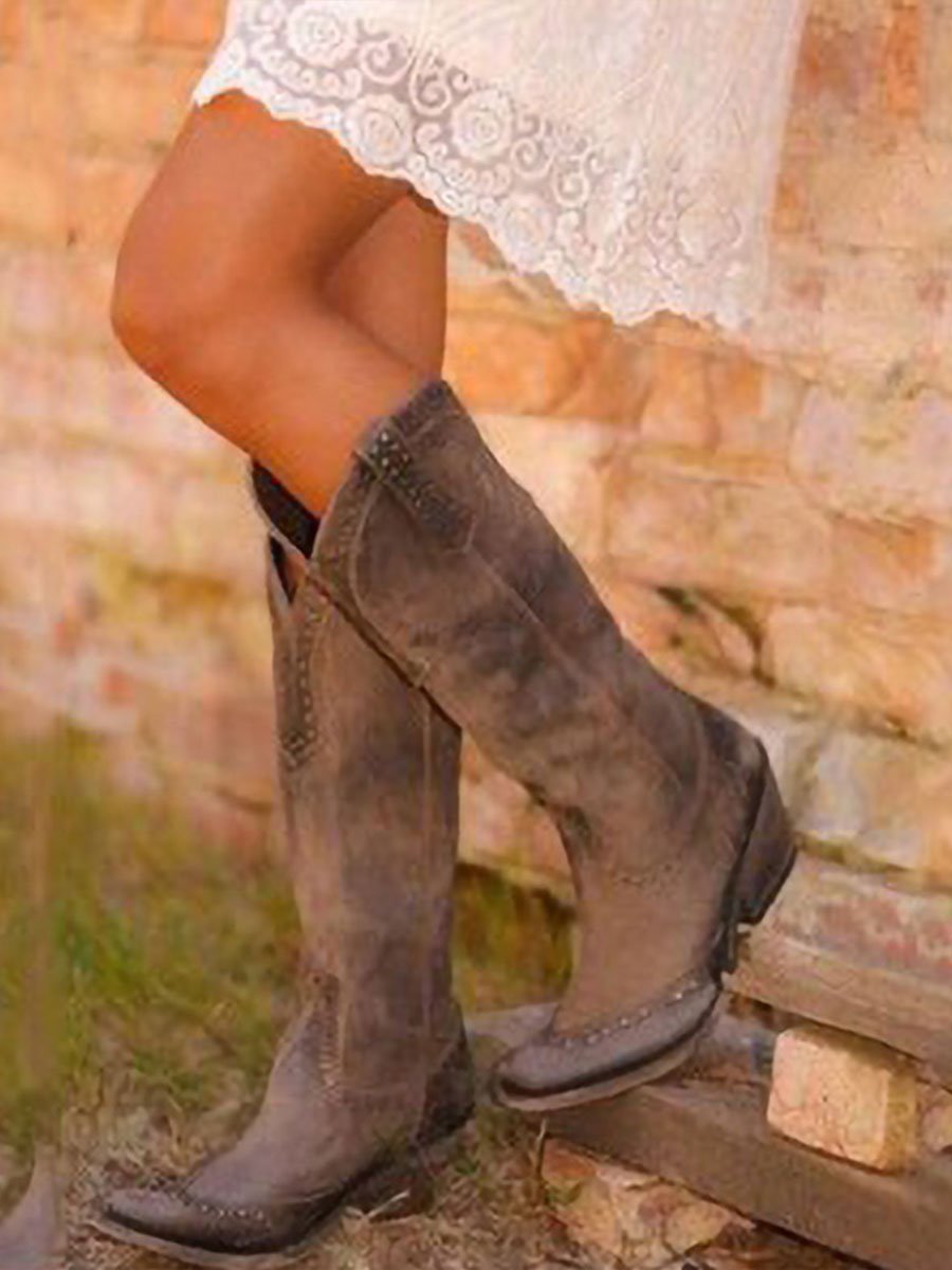 Botas camperas vintage con tachuelas