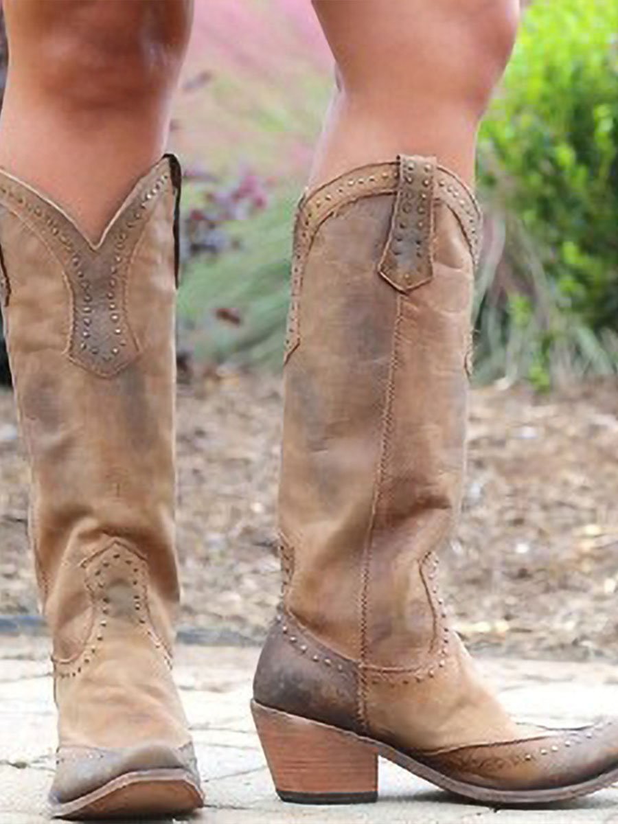 Botas camperas vintage con tachuelas