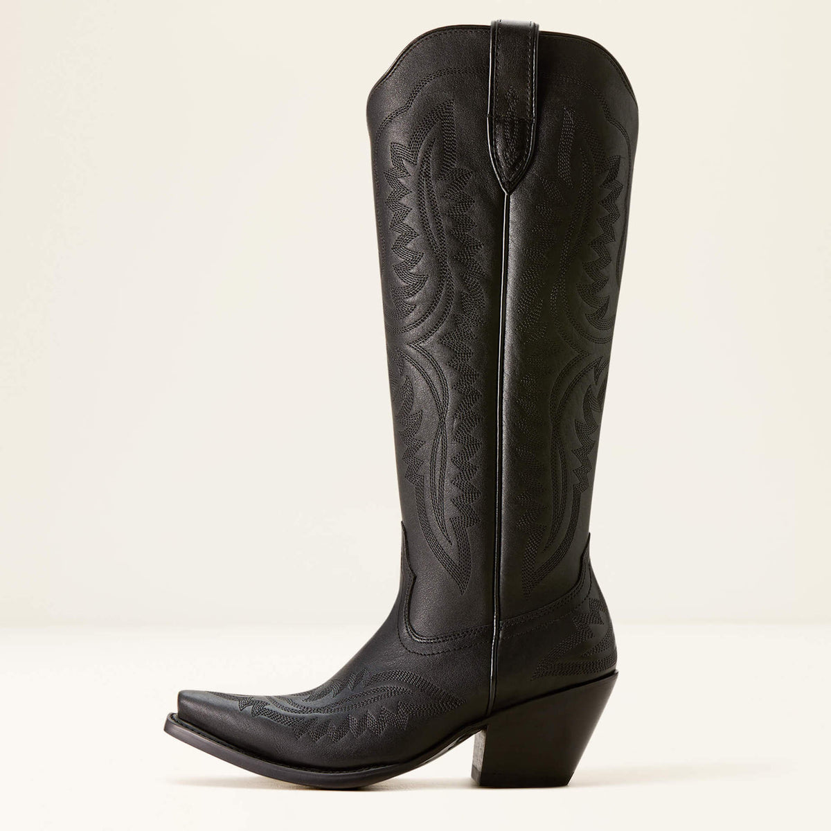 Botas camperas bordadas de puntera en punta