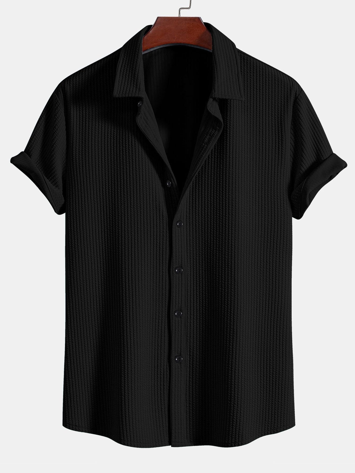 Camisa ajustada musculosa con botones y pantalones cortos