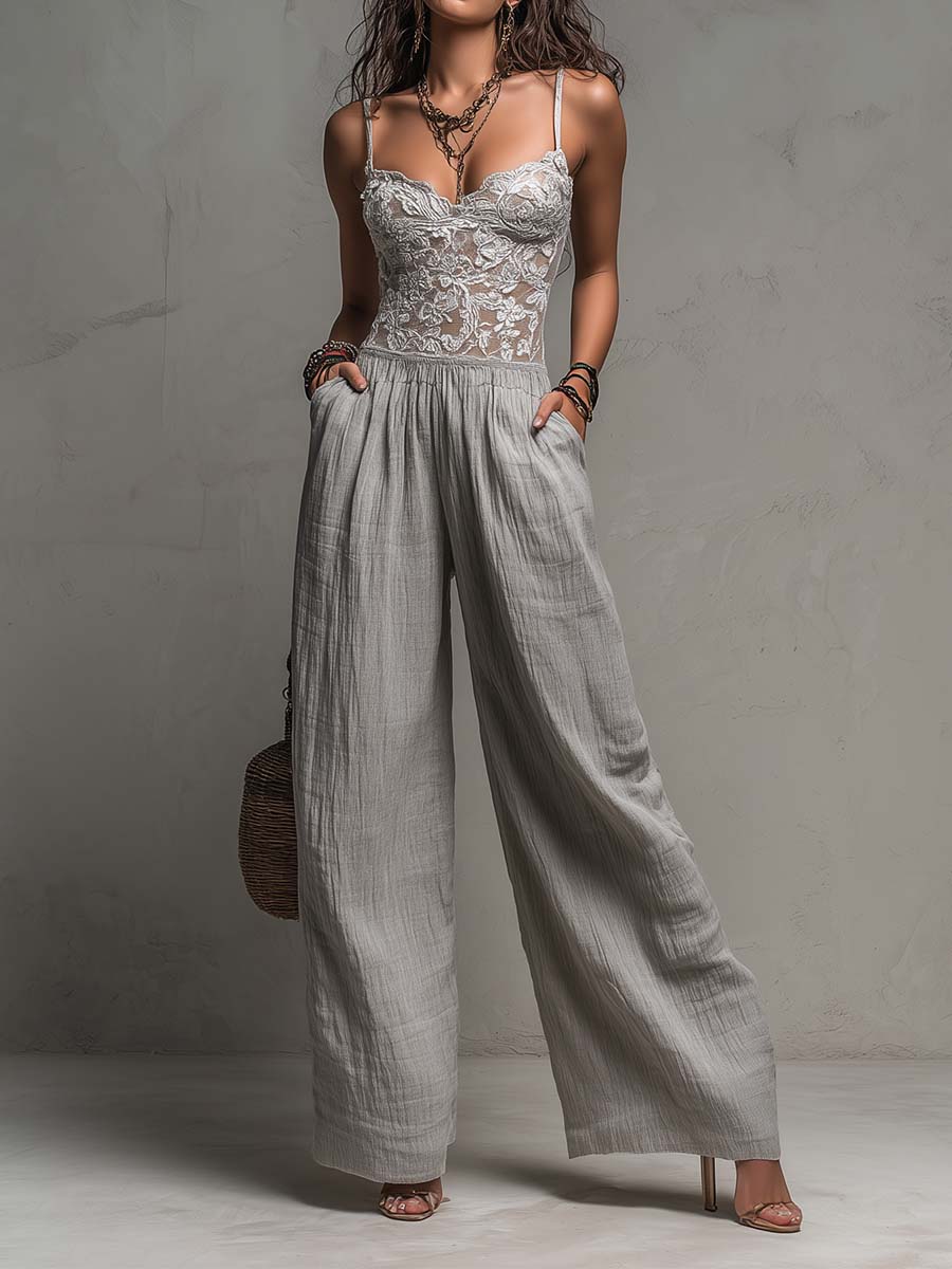 Mono bohemio gris con ribete de encaje y pliegues, pierna ancha