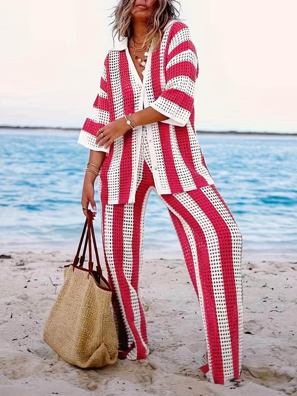 Conjunto de camisa a rayas con escote en pico y calados y pantalón ancho
