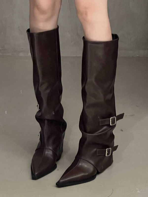 Botas altas con hebilla, puntera en punta y tacón grueso