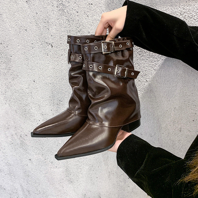 Botas Martin retro con puntera en punta y tacón ancho