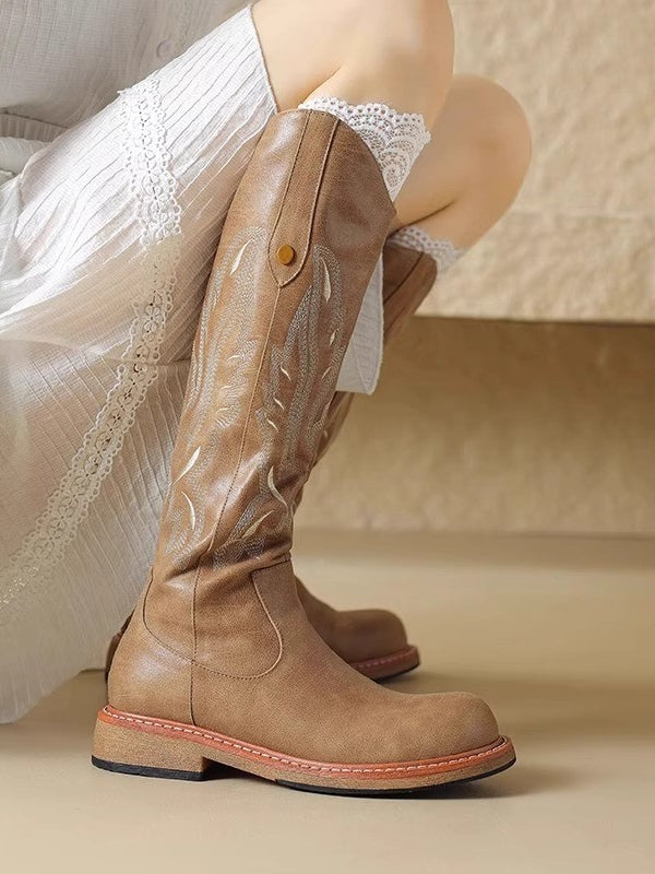 Botas largas marrones bordadas con cremallera trasera
