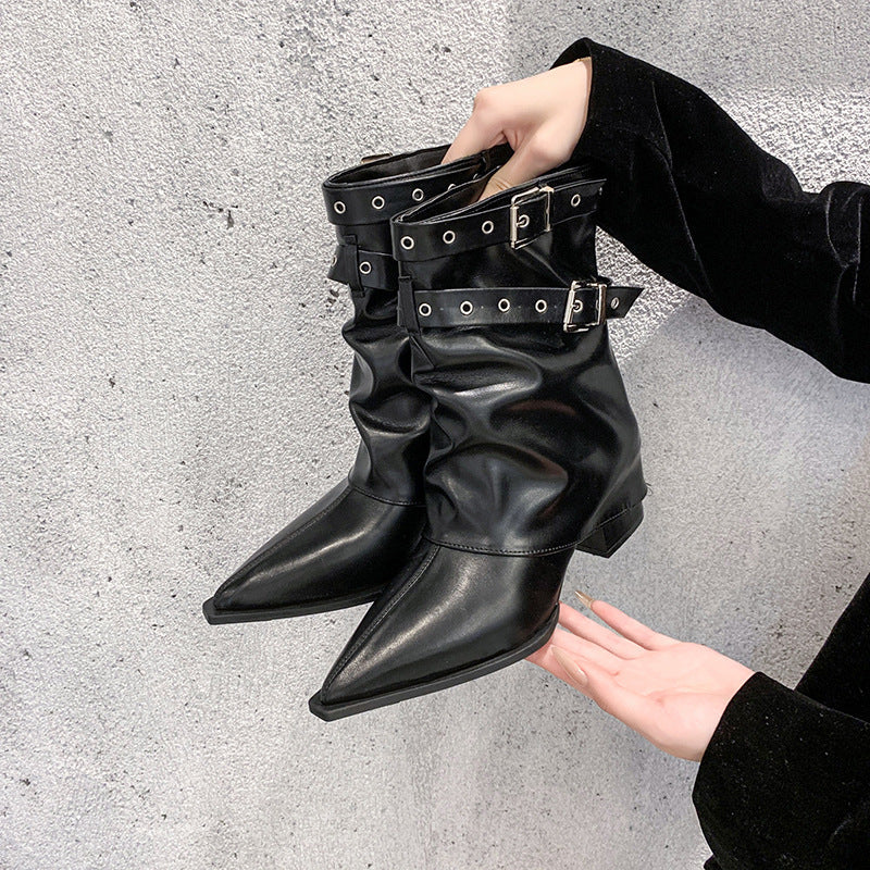 Botas Martin retro con puntera en punta y tacón ancho